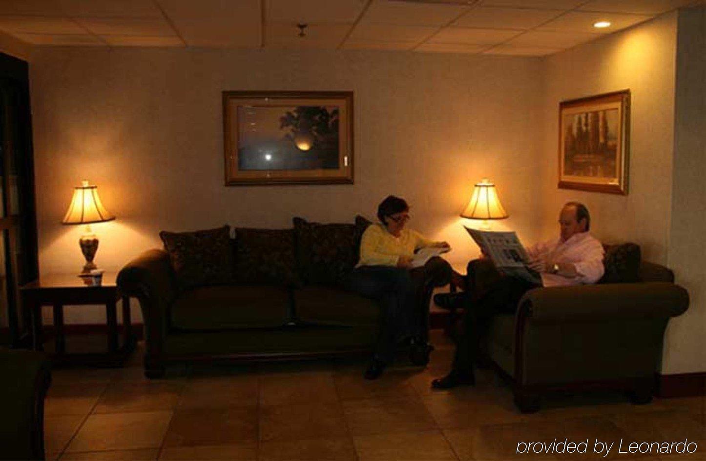 Hampton Inn East Peoria Interior photo